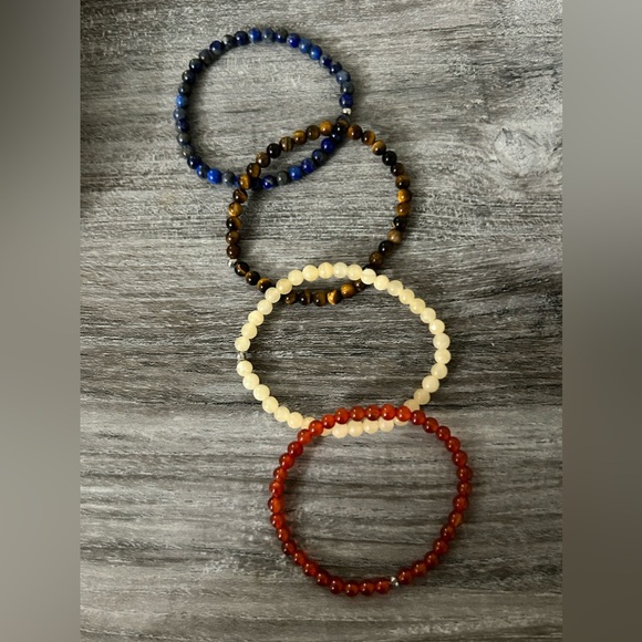 Red Agate beaded bracelet. - Picture 2 of 5